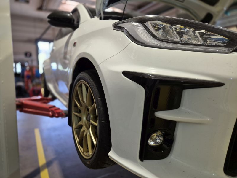 Yaris GR auf dem Lift bei LEDlightpwoer